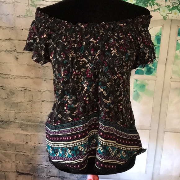 🔥2 for $24🔥 CROCHET-TRIM OFF-THE SHOULDER TOP - Picture 2 of 3